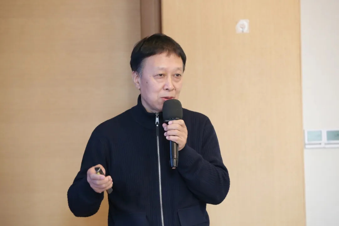 常宏裝飾總工程師孫德峰在河北省建筑裝飾優(yōu)質(zhì)工程觀(guān)摩交流活動(dòng)暨冀建裝總工論壇作演講分享